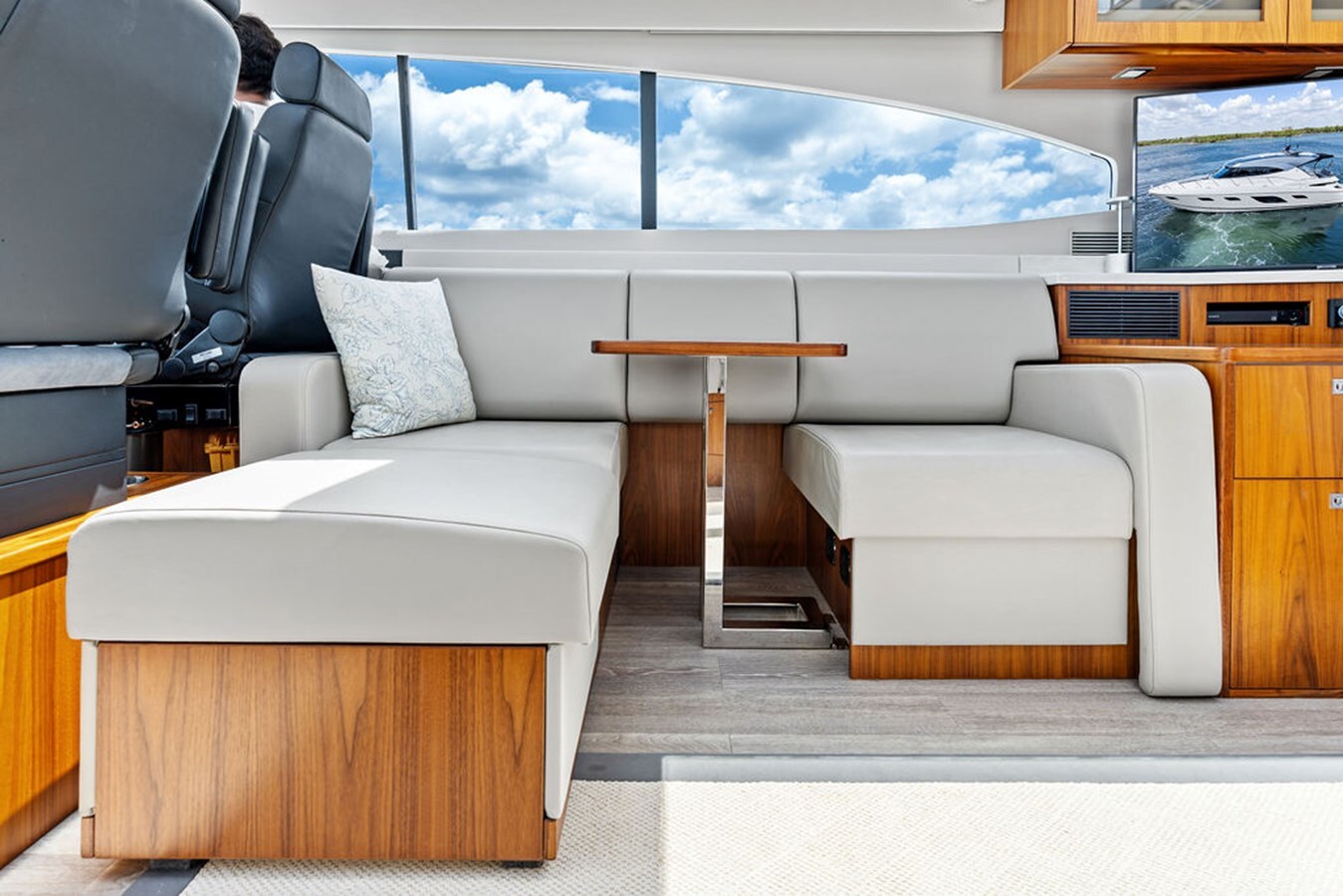 2022-riviera-60-242c98