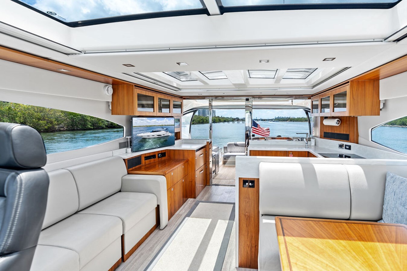 2022-riviera-60-242c98