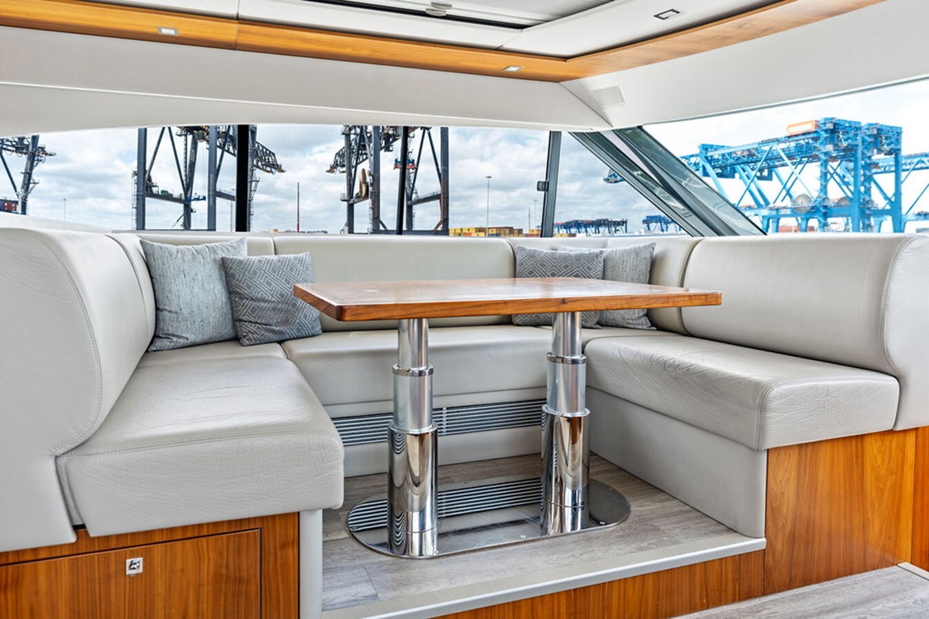 2022-riviera-60-242c98