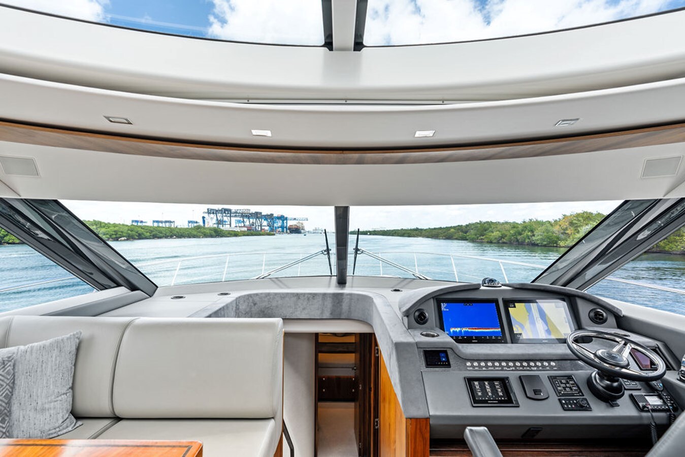 2022-riviera-60-242c98