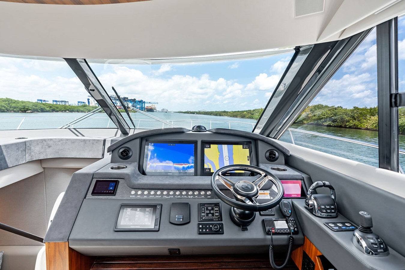 2022-riviera-60-242c98