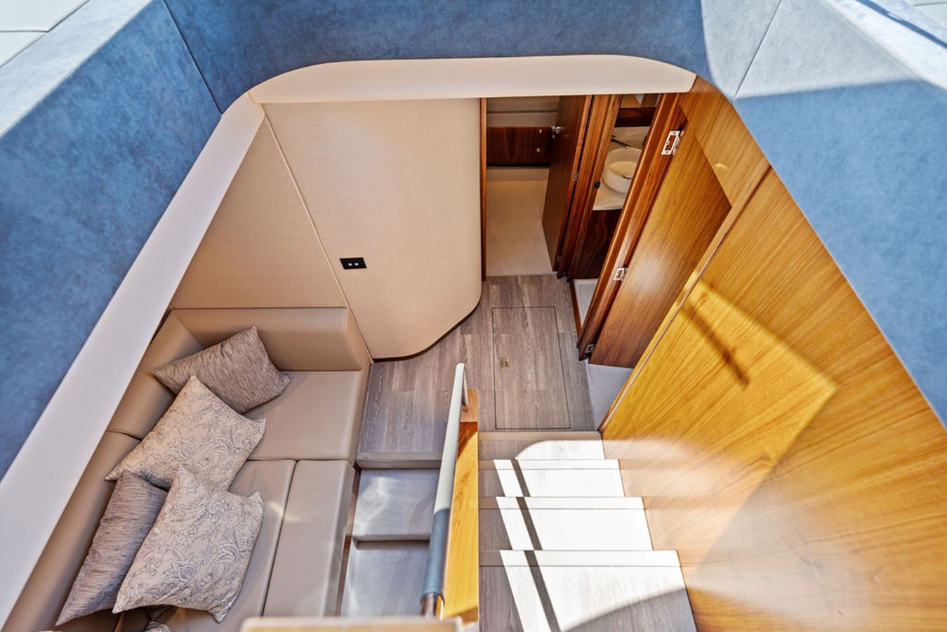 2022-riviera-60-242c98