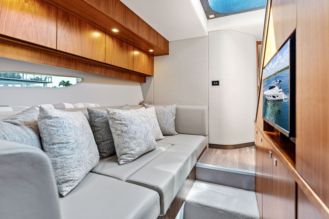 2022-riviera-60-242c98