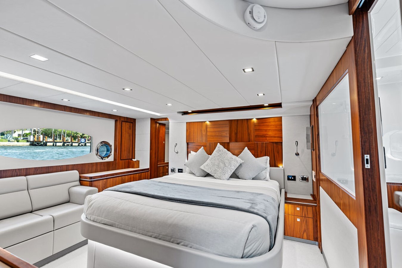 2022-riviera-60-242c98