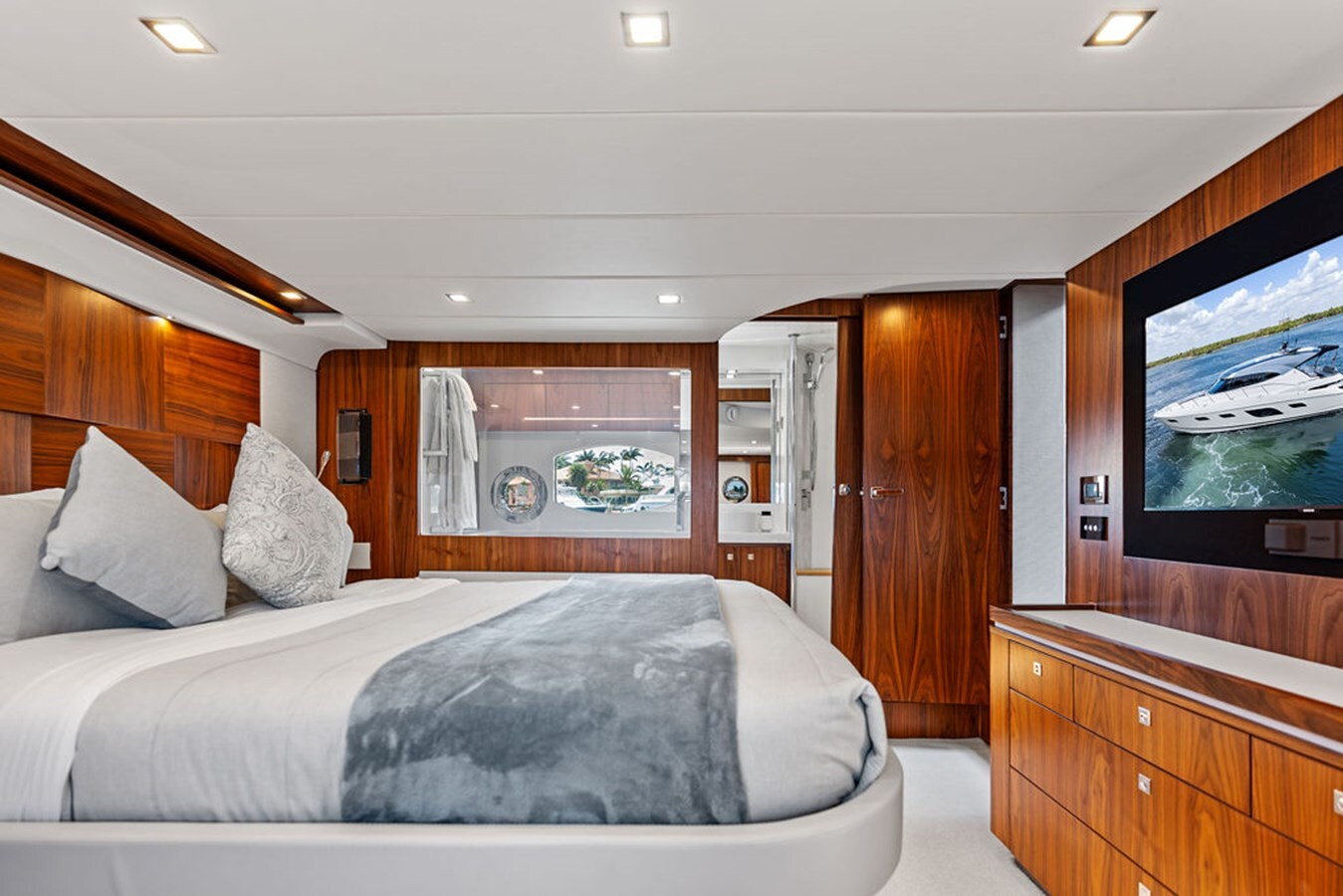 2022-riviera-60-242c98