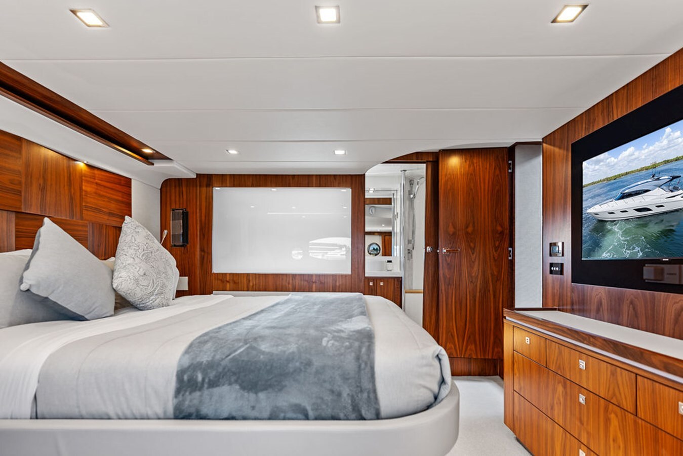 2022-riviera-60-242c98