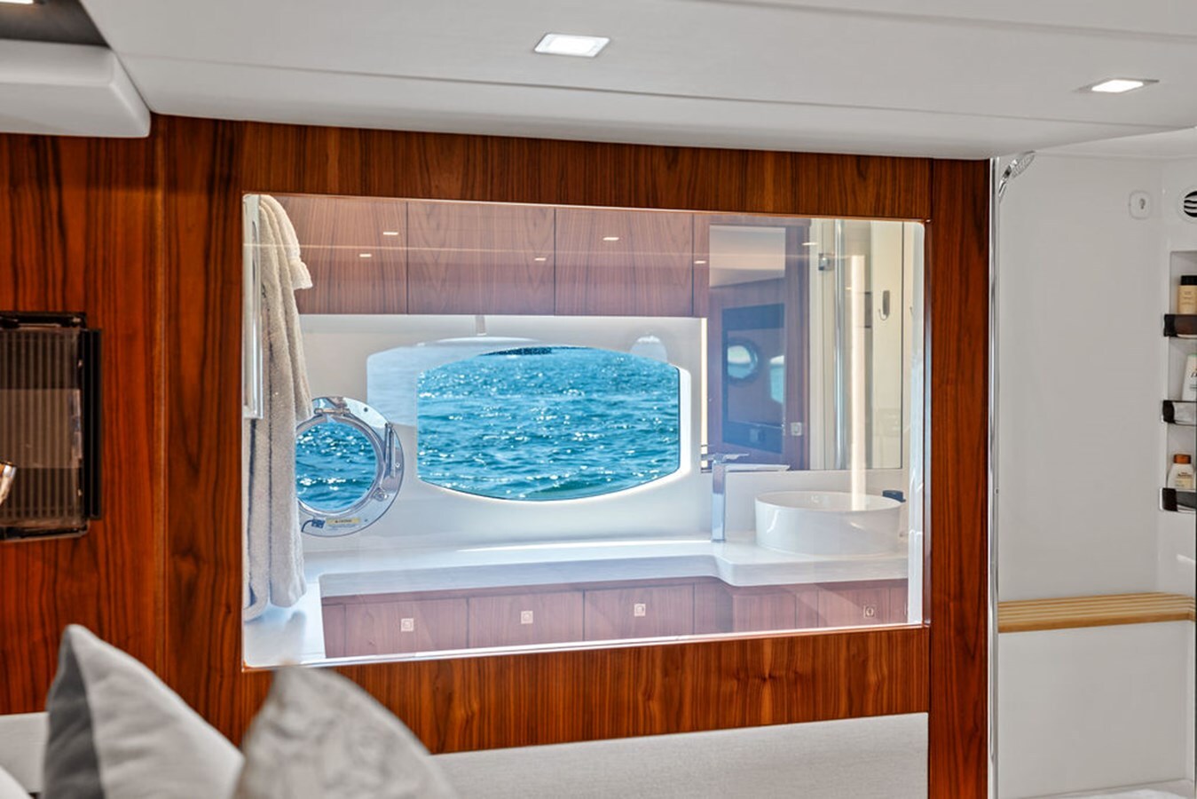 2022-riviera-60-242c98