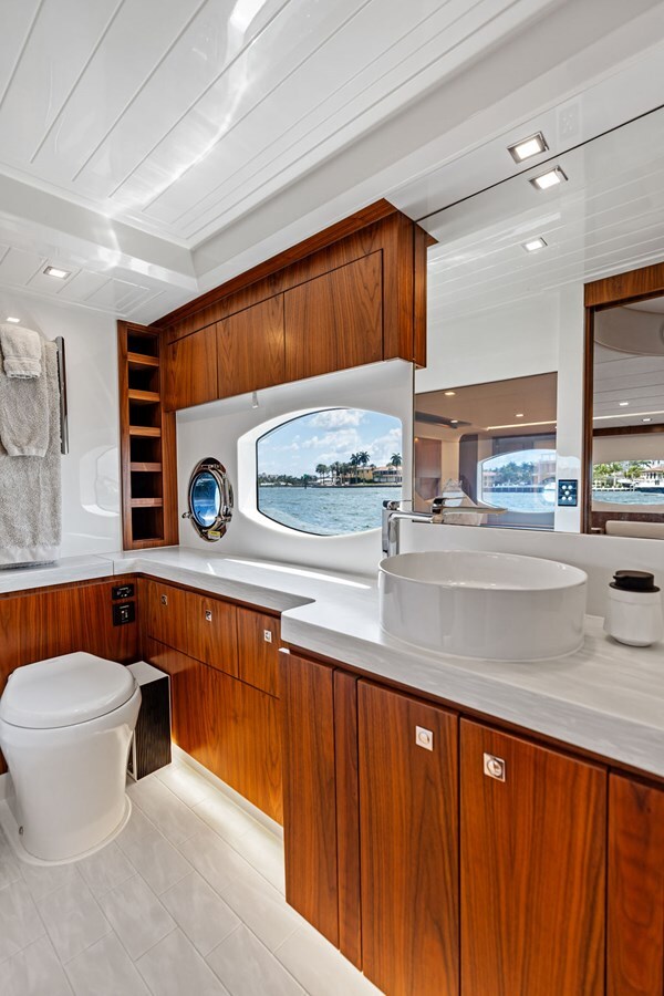 2022-riviera-60-242c98