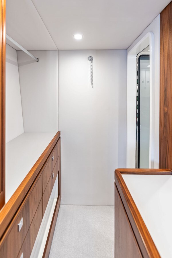 2022-riviera-60-242c98