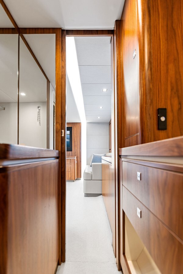 2022-riviera-60-242c98