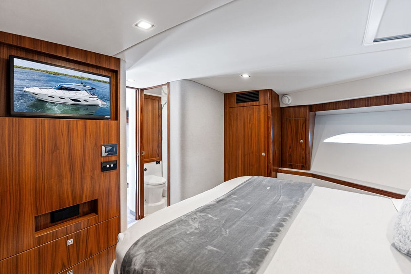 2022-riviera-60-242c98