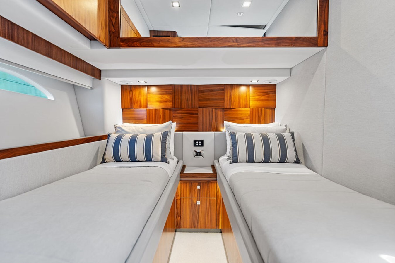 2022-riviera-60-242c98