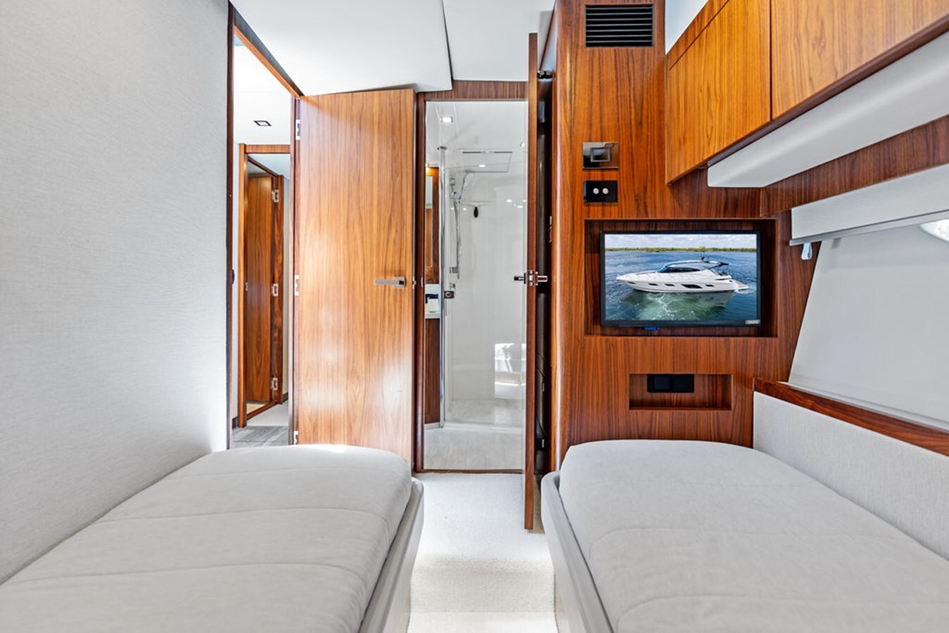 2022-riviera-60-242c98