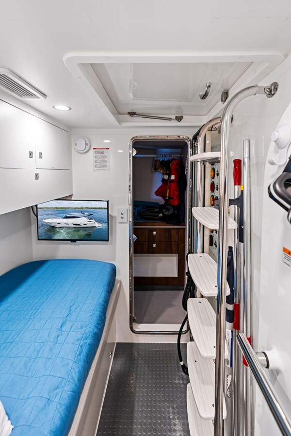 2022-riviera-60-242c98