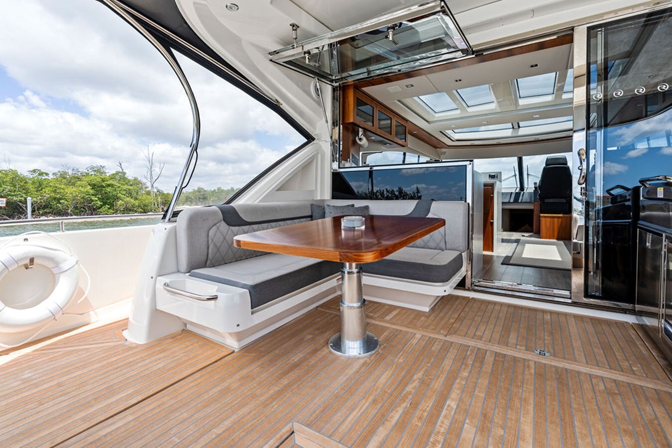 2022-riviera-60-242c98