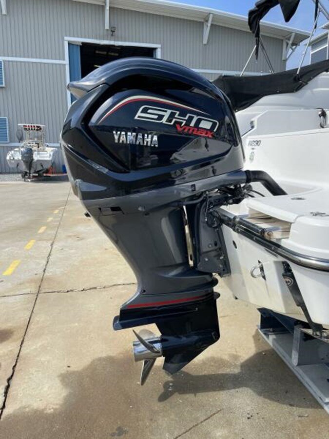 2022-robalo-23-6769c5