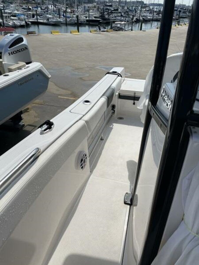 2022-robalo-23-6769c5