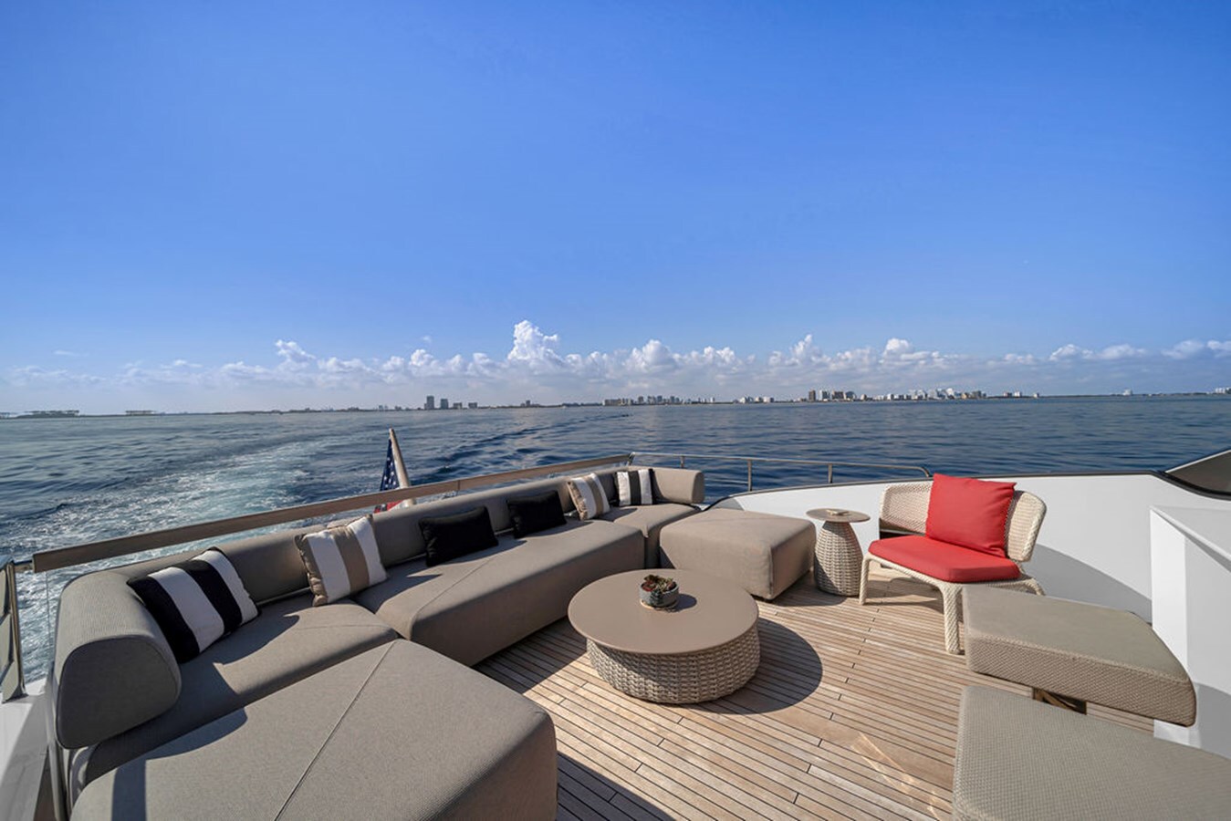 2022-sanlorenzo-87-10-f3c2ed