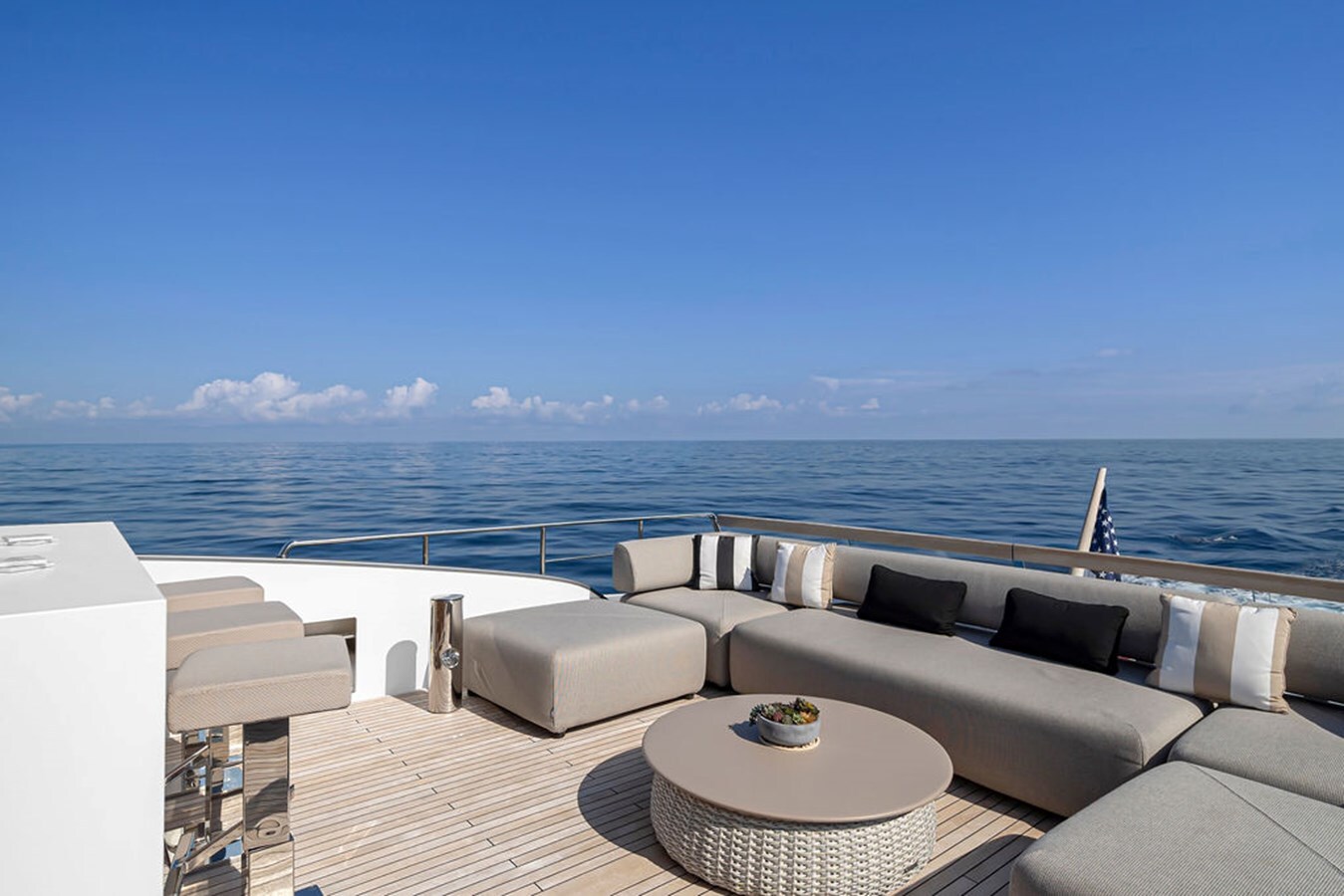 2022-sanlorenzo-87-10-f3c2ed