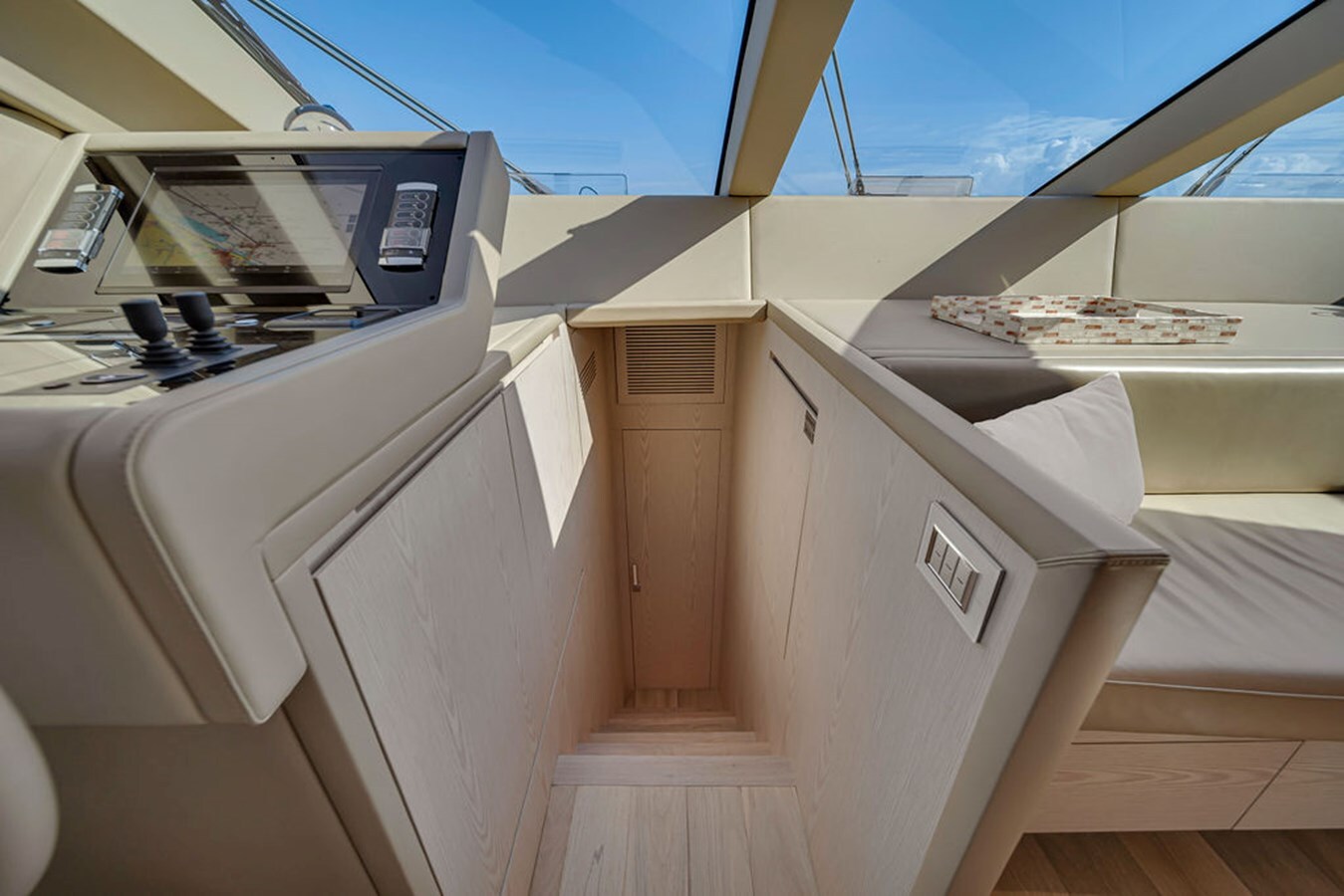 2022-sanlorenzo-87-10-f3c2ed