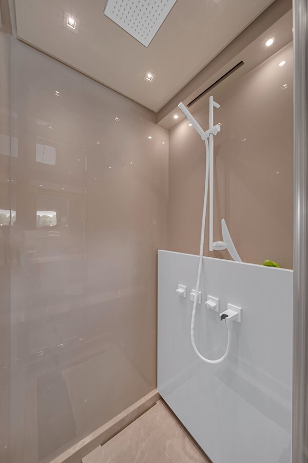 2022-sanlorenzo-87-10-f3c2ed