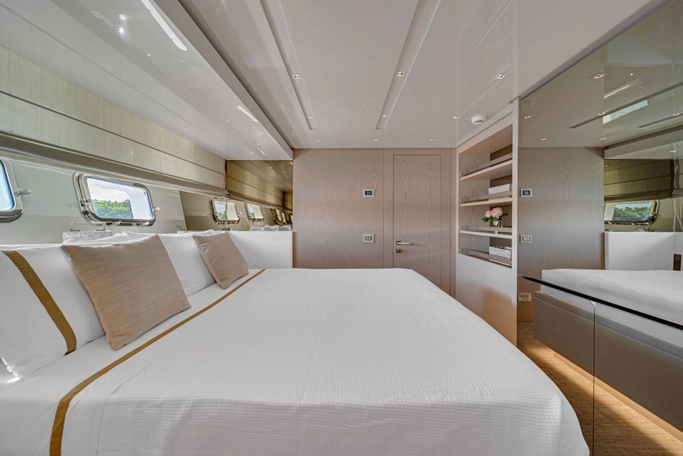 2022-sanlorenzo-87-10-f3c2ed