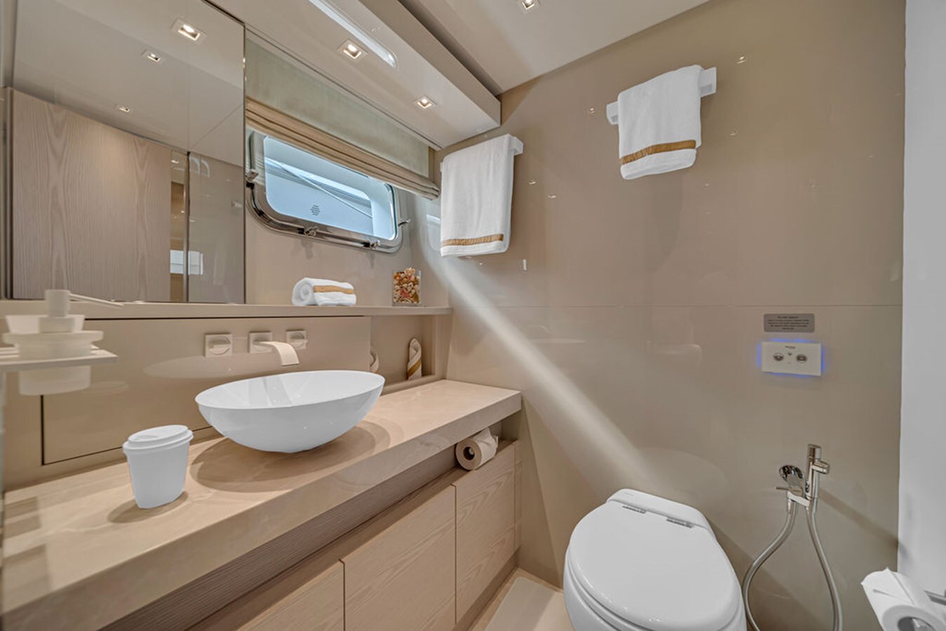 2022-sanlorenzo-87-10-f3c2ed