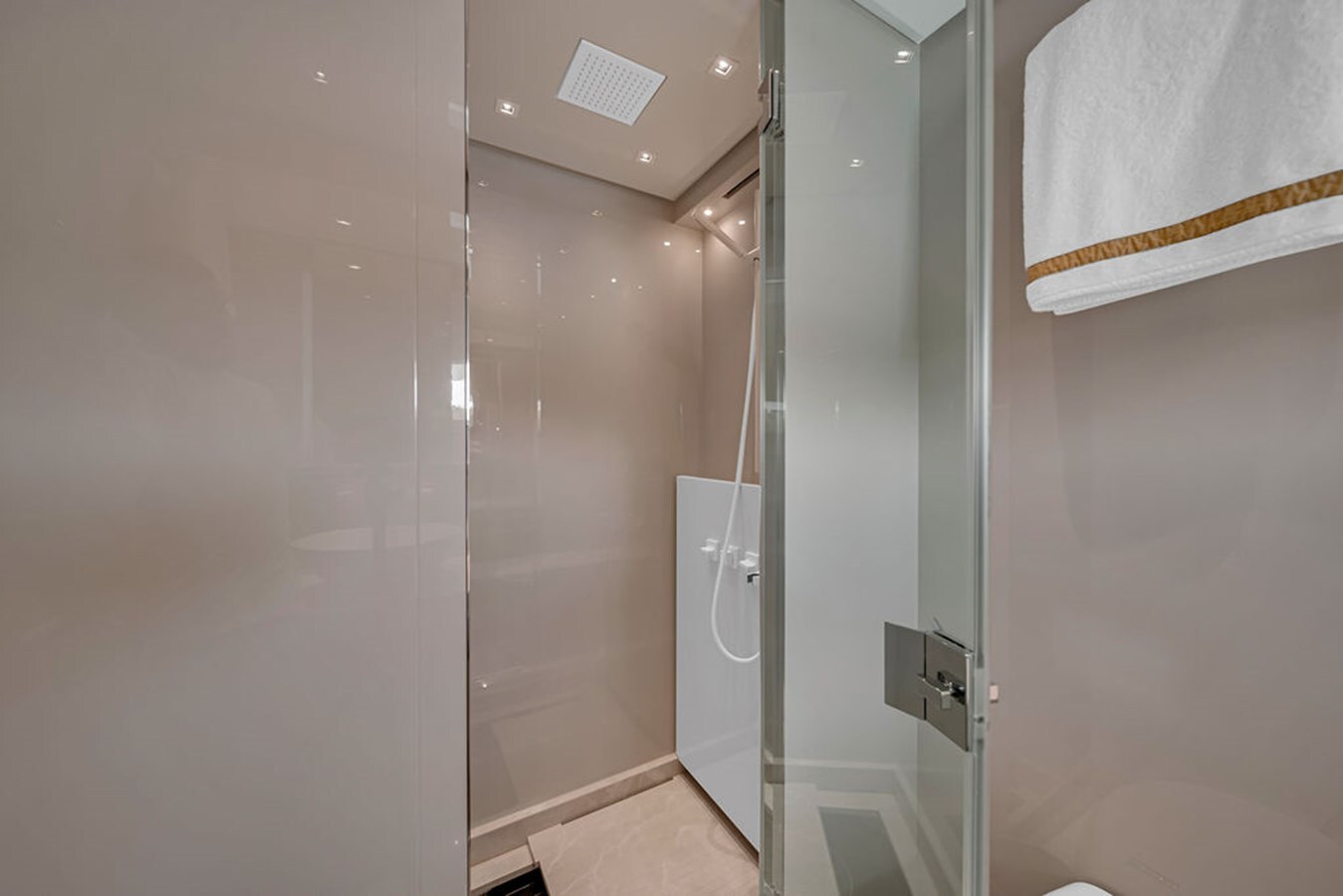 2022-sanlorenzo-87-10-f3c2ed