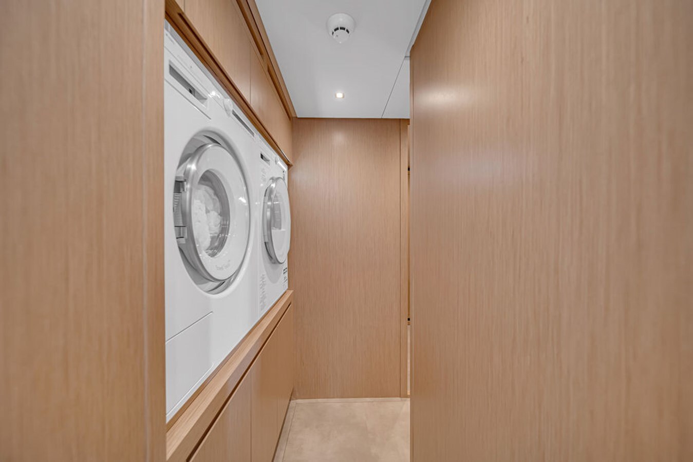 2022-sanlorenzo-87-10-f3c2ed