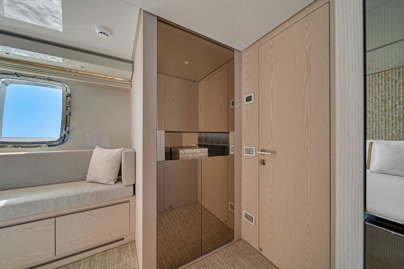 2022-sanlorenzo-87-10-f3c2ed