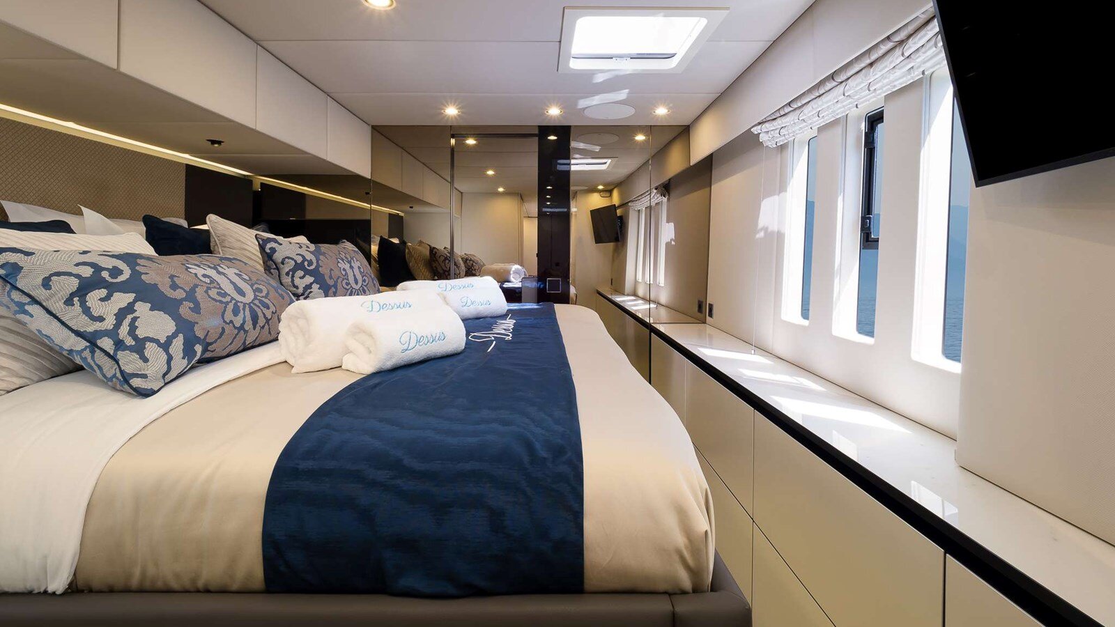 2022 SUNREEF YACHTS 43' 8