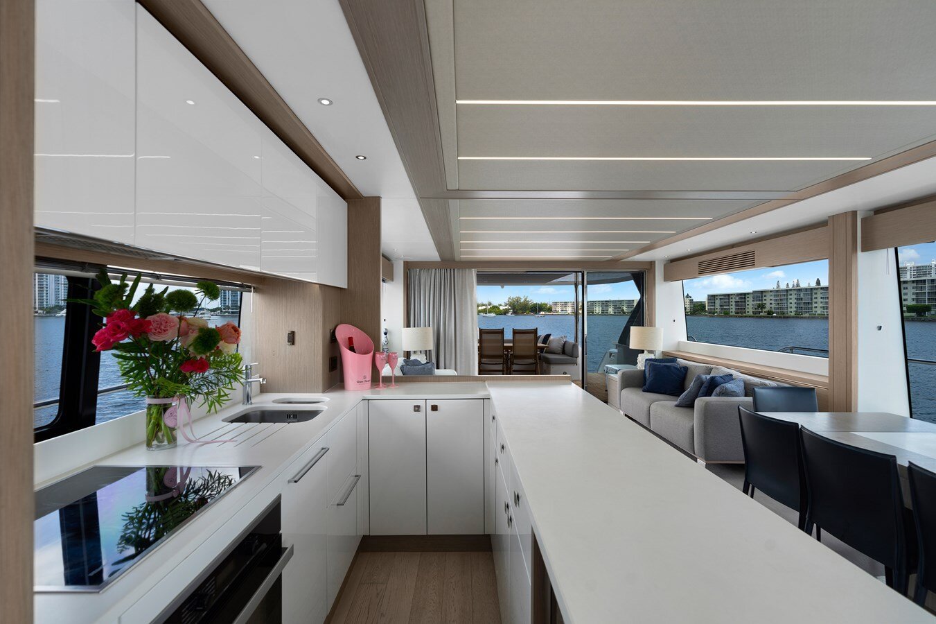 2022-sunseeker-77-6-5bed06