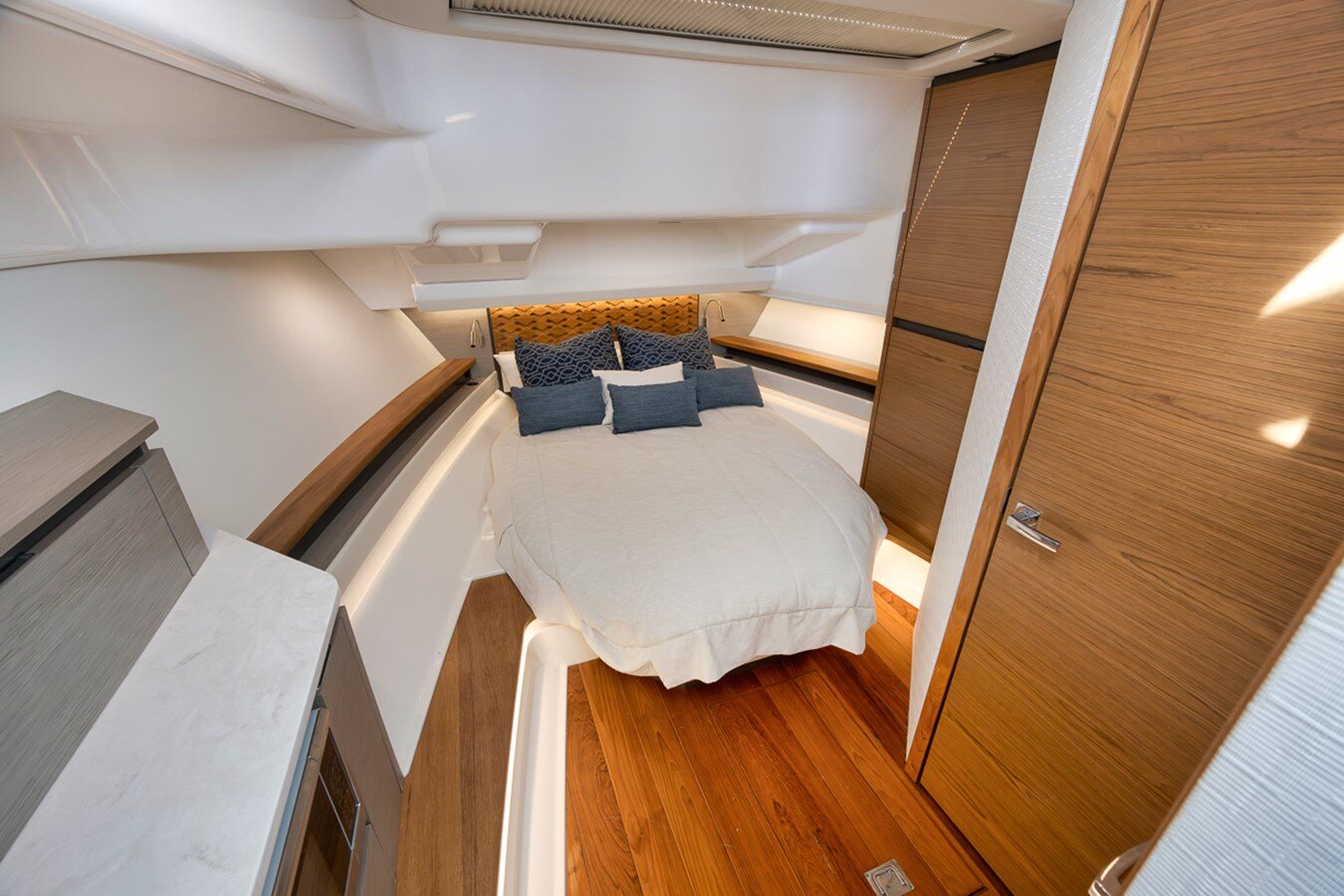 2022-tiara-48-b94140