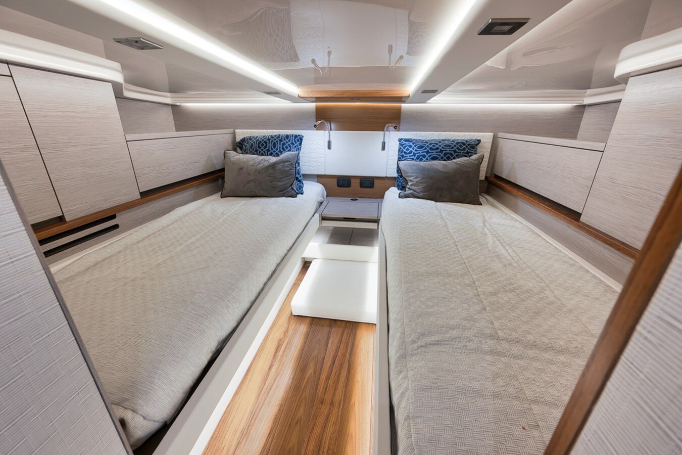 2022-tiara-48-b94140