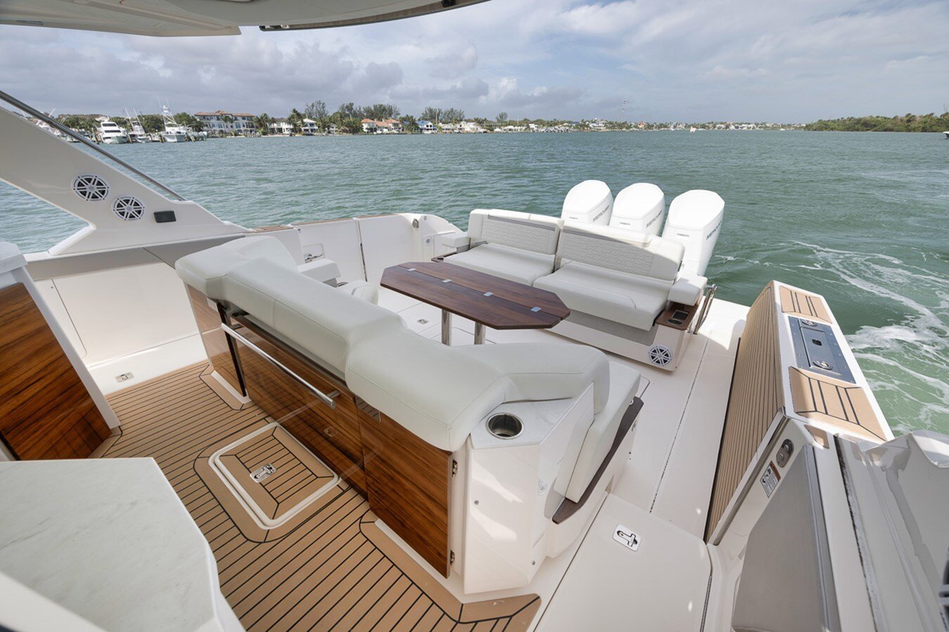 2022-tiara-48-b94140