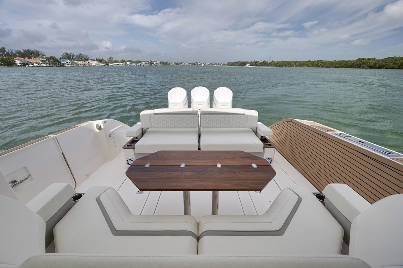 2022-tiara-48-b94140