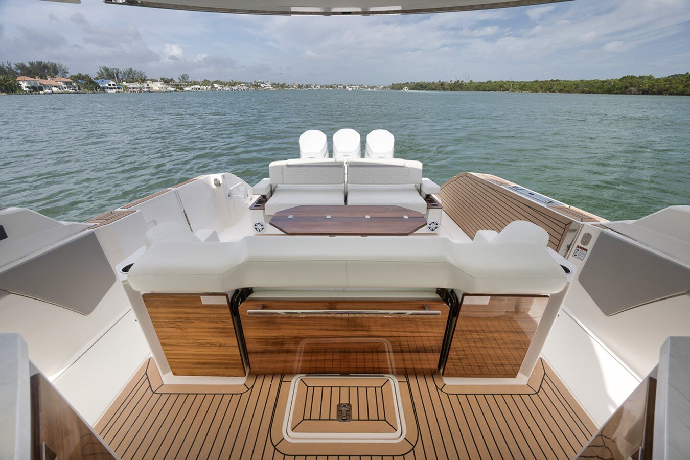 2022-tiara-48-b94140