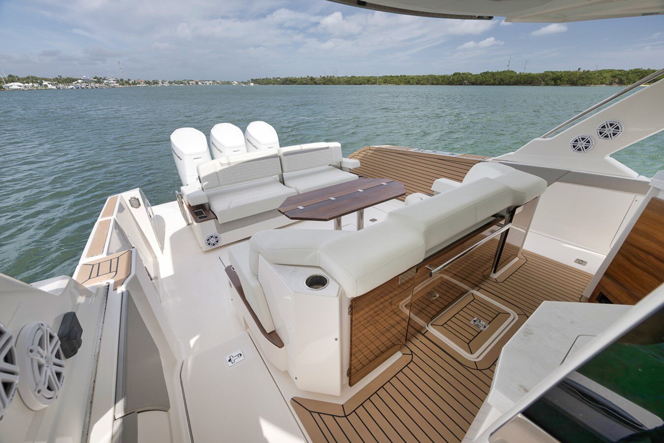 2022-tiara-48-b94140