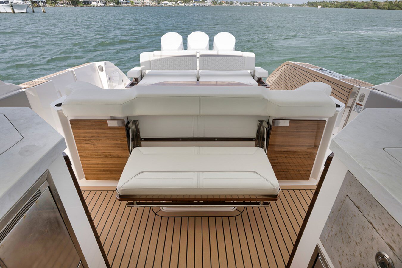 2022-tiara-48-b94140