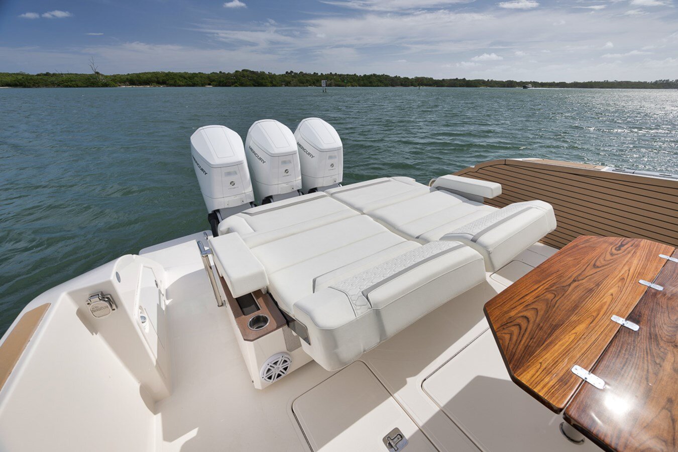 2022-tiara-48-b94140