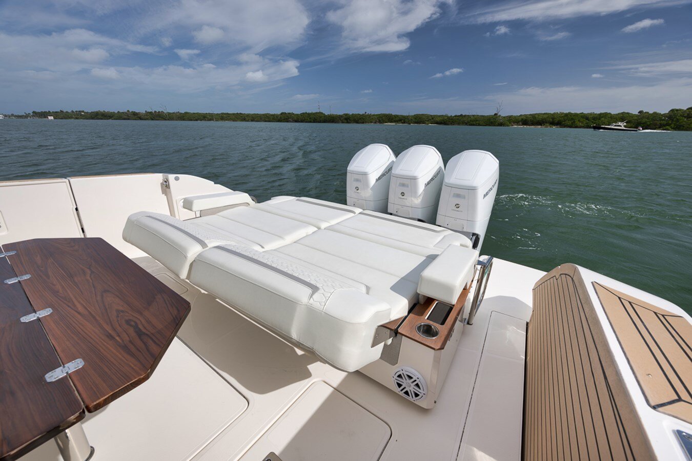 2022-tiara-48-b94140