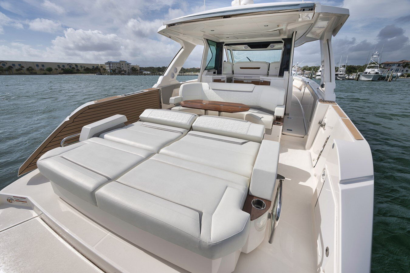 2022-tiara-48-b94140