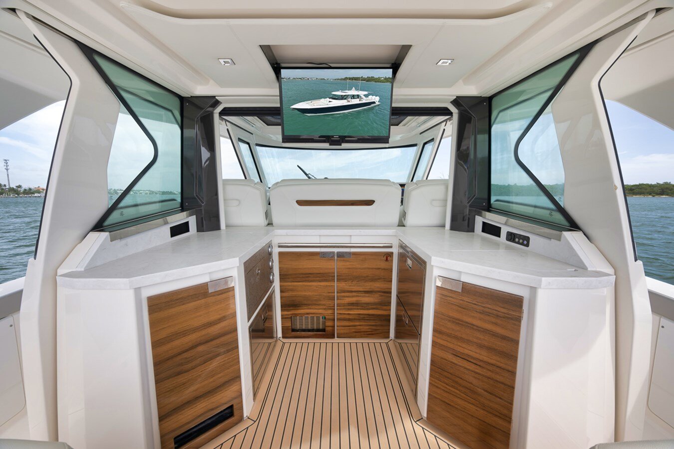 2022-tiara-48-b94140