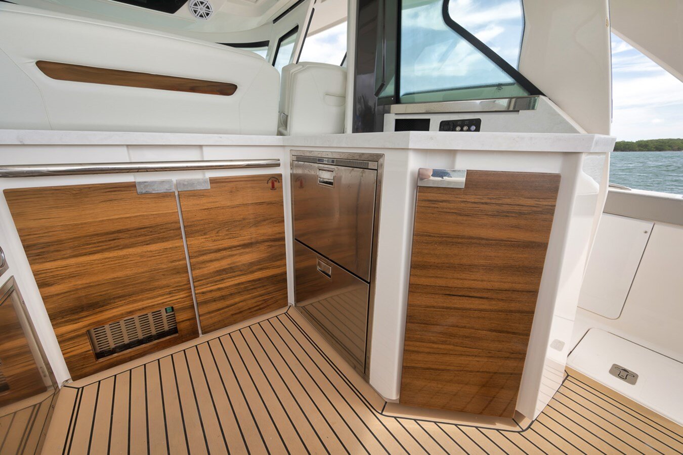 2022-tiara-48-b94140