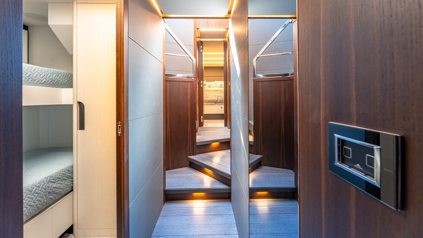 2023-astondoa-66-1-d49d3e