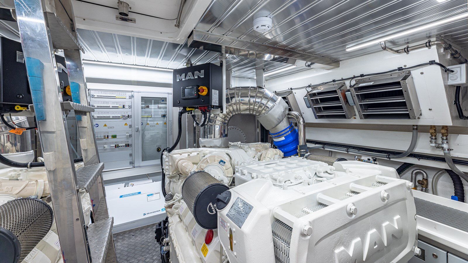 2023-astondoa-66-1-d49d3e