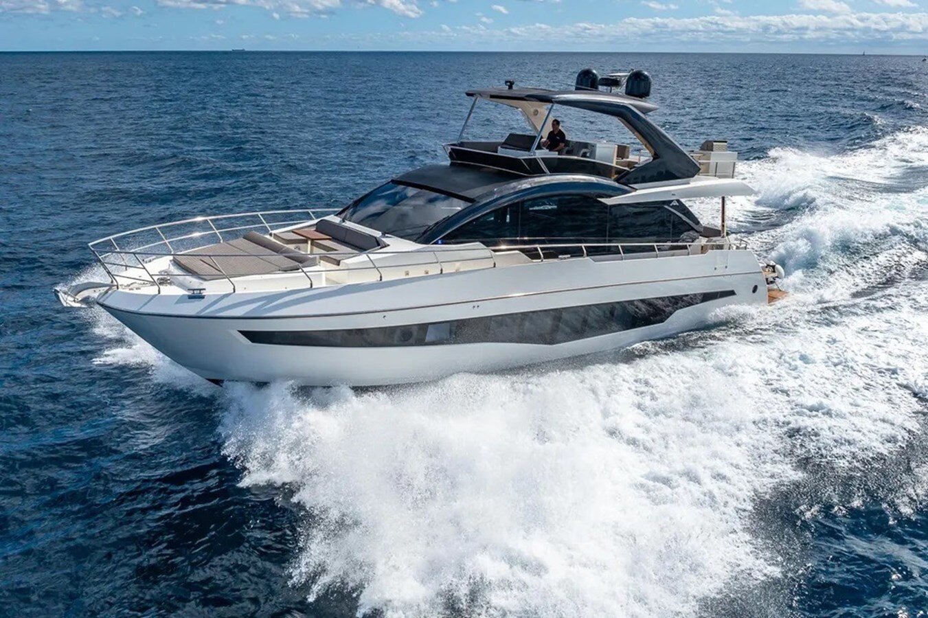 2023-astondoa-66-3d6d37