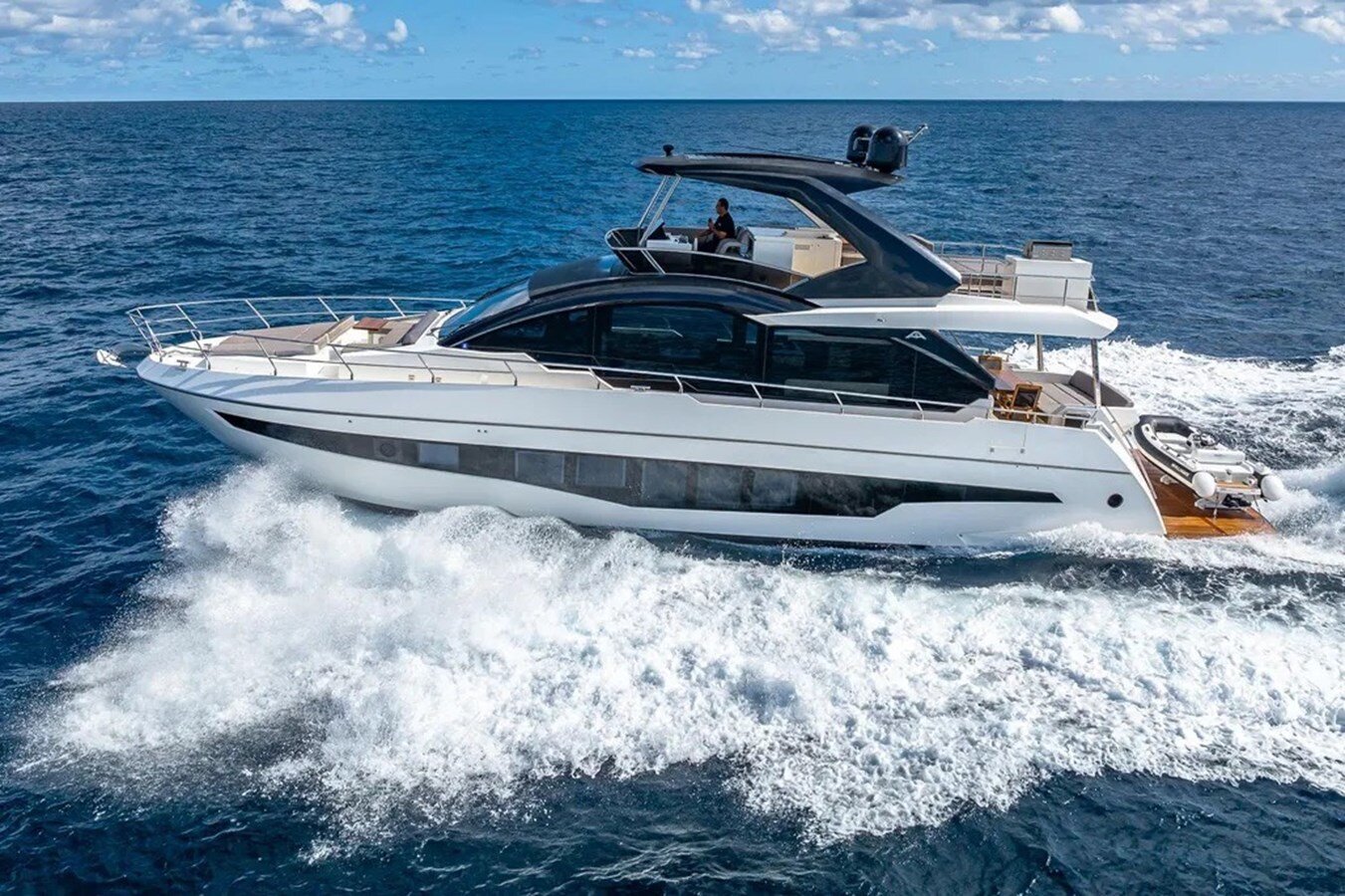 2023-astondoa-66-3d6d37