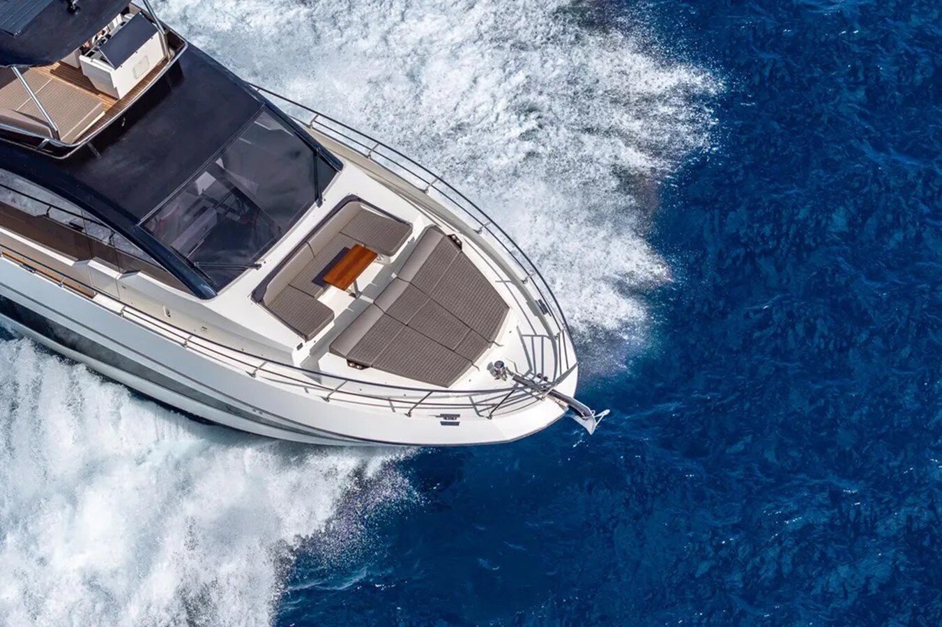 2023-astondoa-66-3d6d37