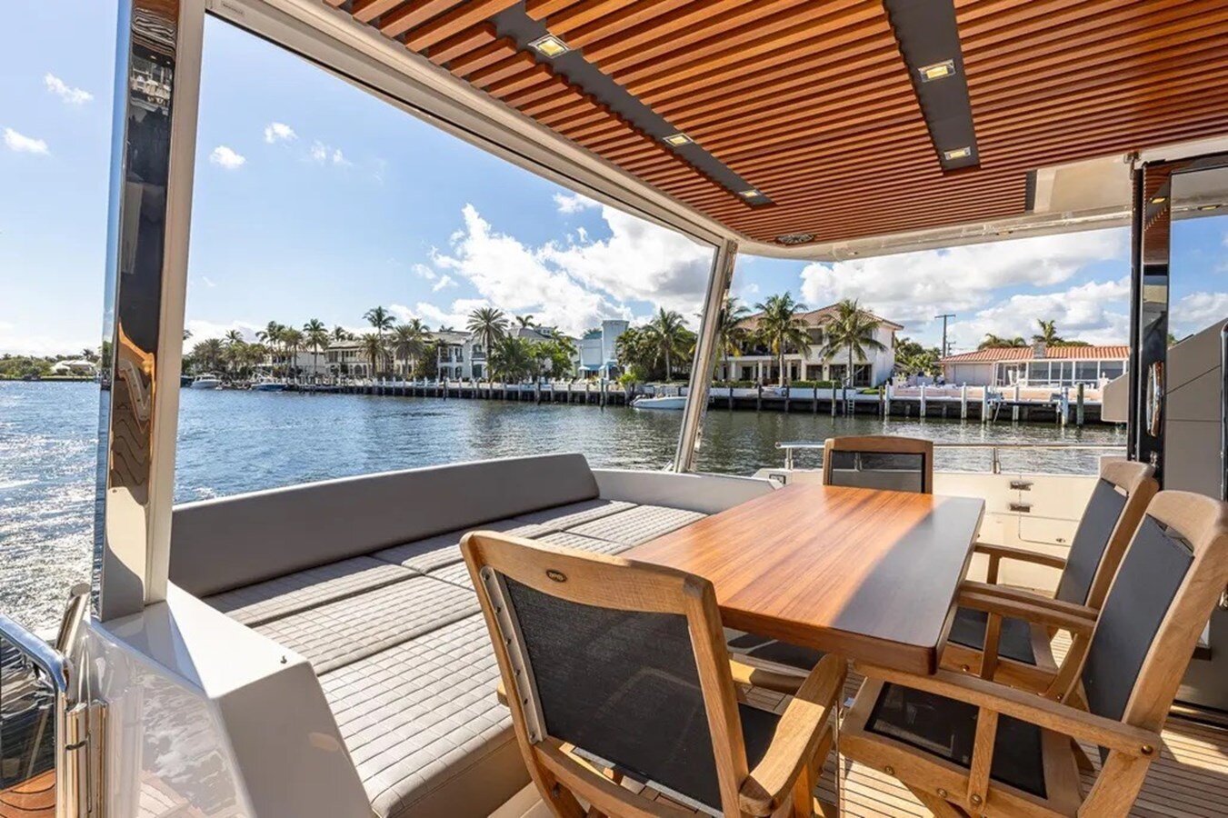 2023-astondoa-66-3d6d37